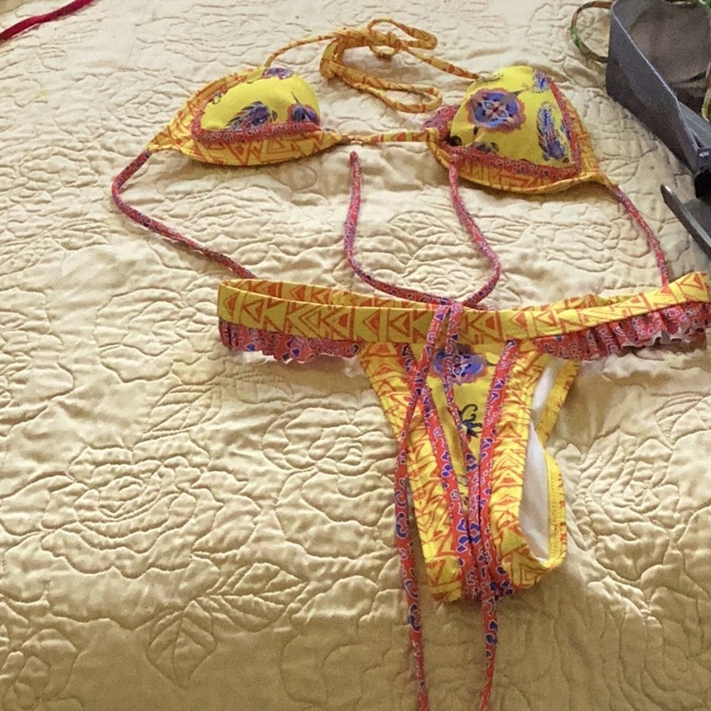 Patterned bikini used in good condition